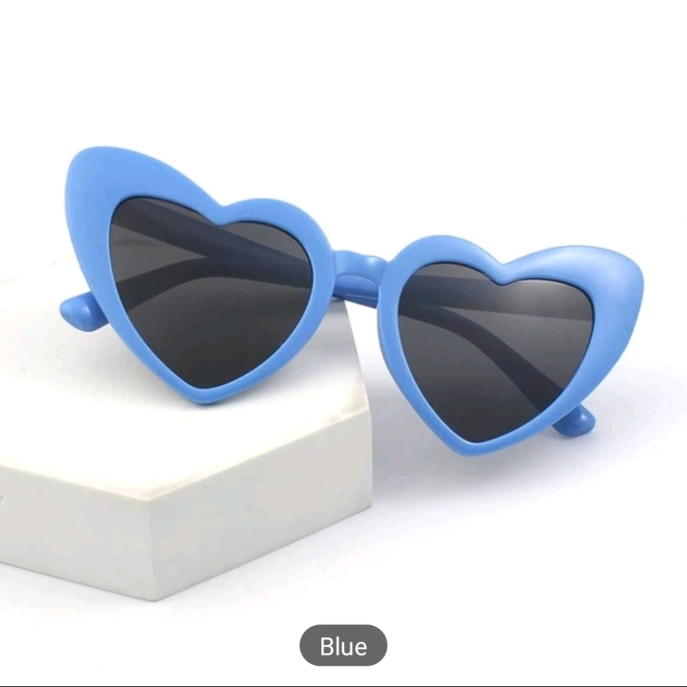 NEW Women's Blue Heart Fashion Sunglasses